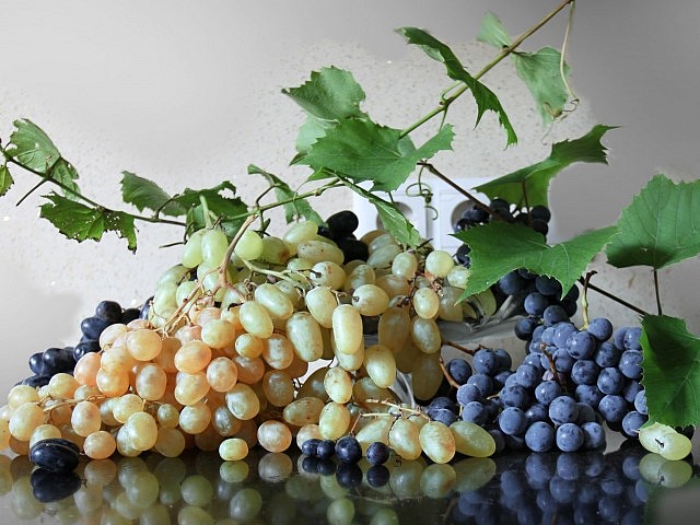 Мягкий снаружи, но крепкий внутри: аромат виноградных плодов дарит лёгкость и сочность, но будет сопровождать хозяина на протяжении всего дня